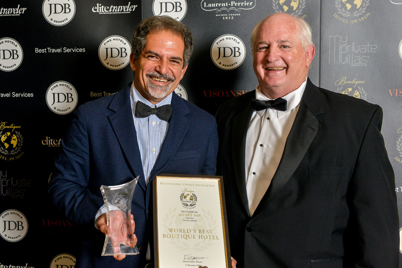 Gregor Nassief, proprietor of Secret Bay, l. receives the top award at Merchant Taylors’ Hall in London.