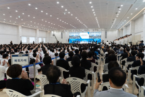 Pastors attending the ‘2024 Shincheonji Revelation Fulfillment Evidence Preaching Event’ on the 25th at the Shincheonji Masan Church are applauding and responding to Chairman Lee's lecture.